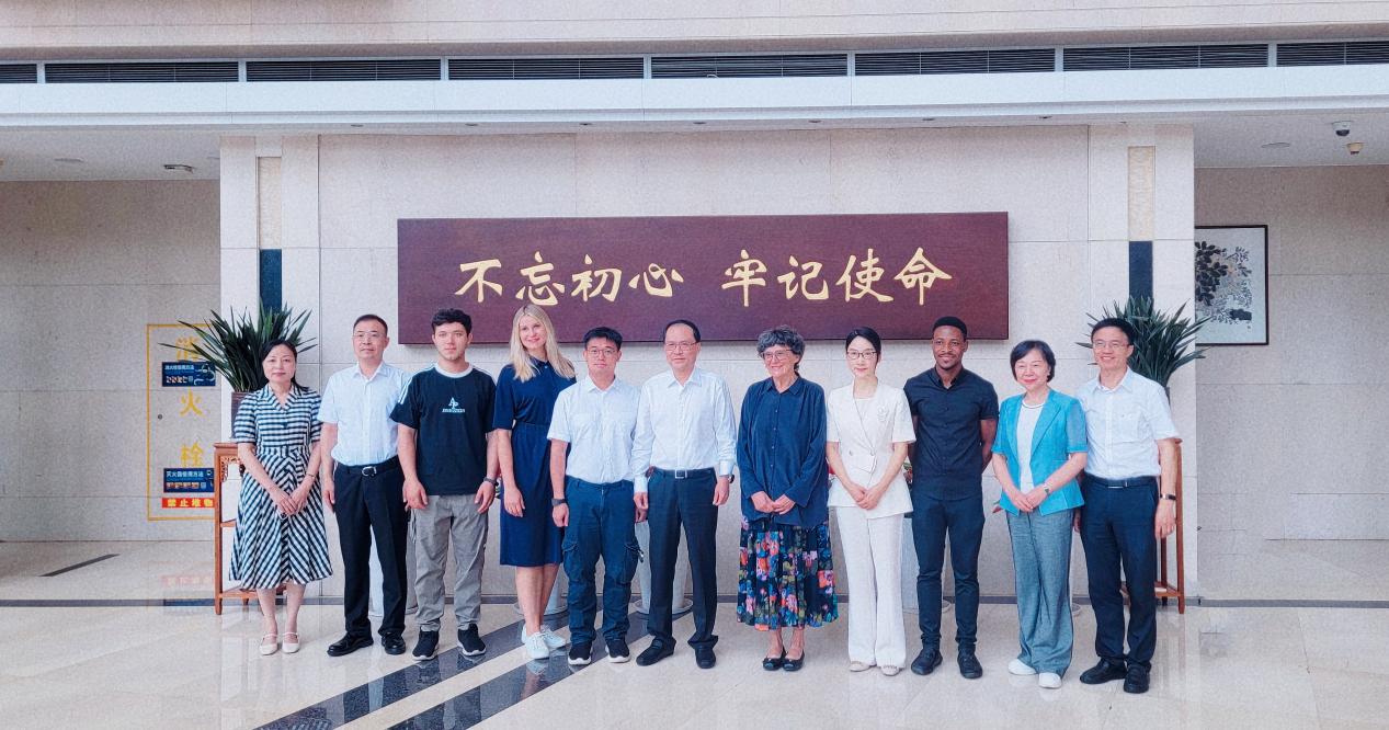 在溫外籍人士首次走進溫州政協 參與“請你來協商”專題協商活動